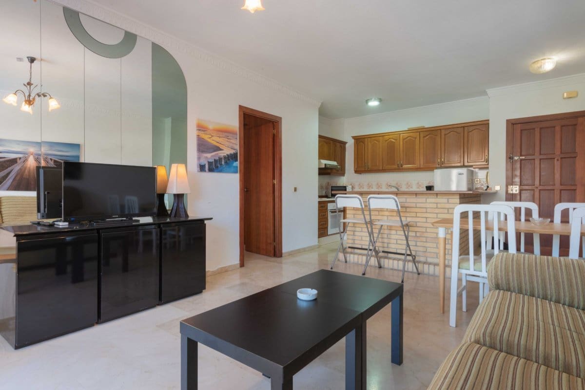 1 soveværelse Lejlighed til leje i Fuengirola med swimmingpool - € 950 (Ref: 6886557)