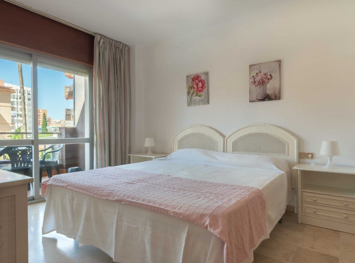 1 soveværelse Lejlighed til leje i Fuengirola med swimmingpool - € 950 (Ref: 6886557)