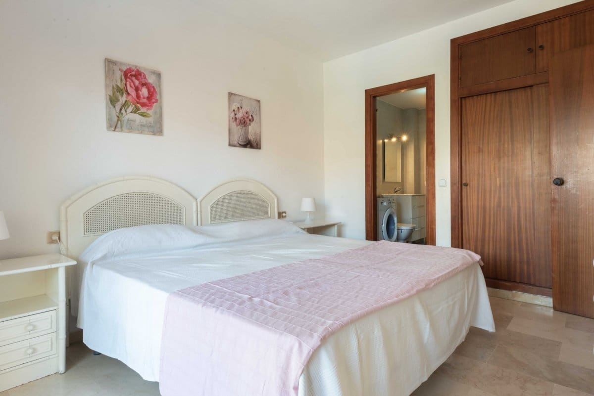 1 soverom Leilighet til leie i Fuengirola med svømmebasseng garasje - € 950 (Ref: 6886557)