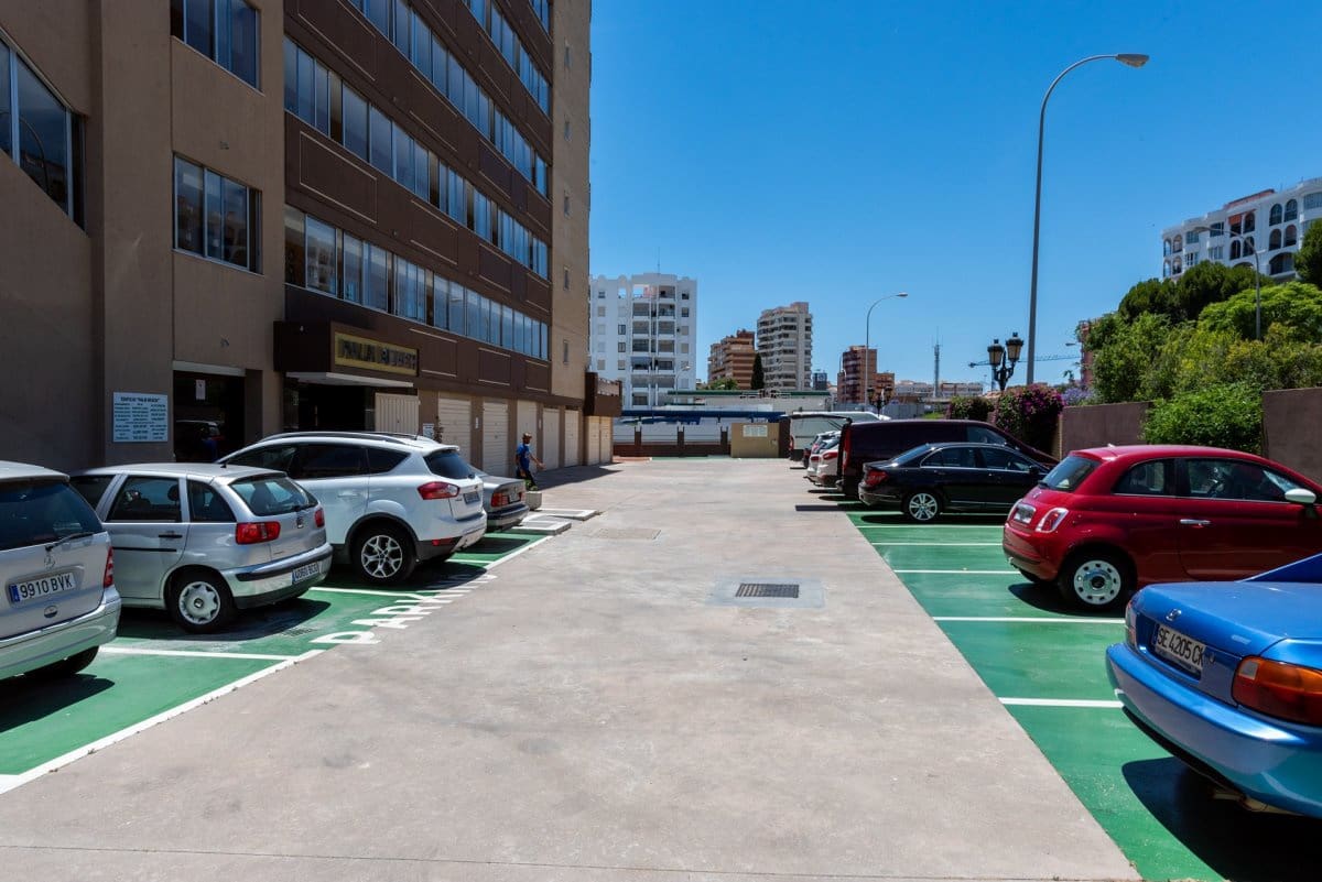 1 soverom Leilighet til leie i Fuengirola med svømmebasseng garasje - € 950 (Ref: 6886557)