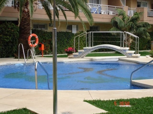 1 slaapkamer Flat te huur in Los Boliches , Fuengirola met zwembad garage - € 950 (Ref: 6886557)
