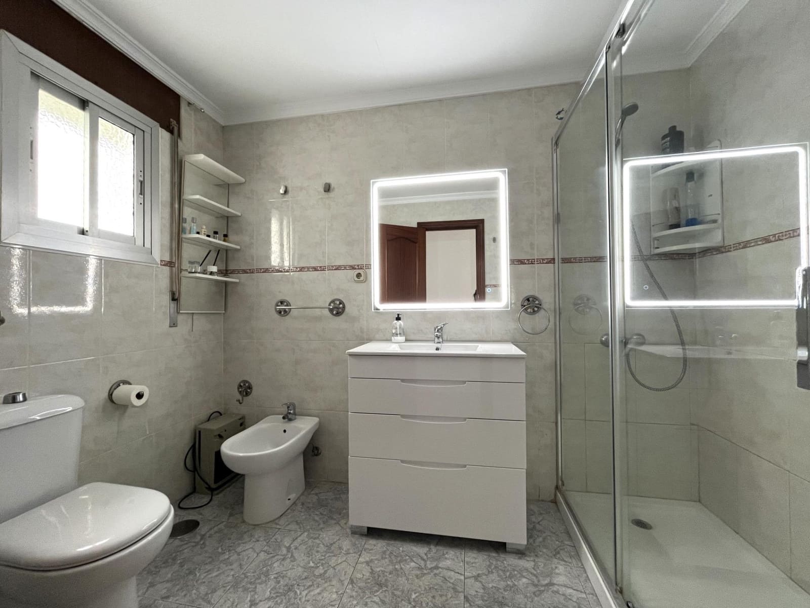 3 soveværelse Lejlighed til leje i Fuengirola - € 1.300 (Ref: 8624224)