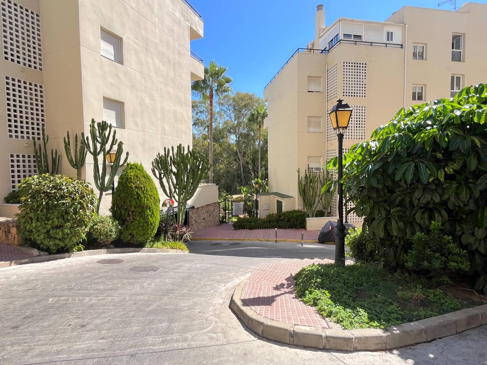 3 sypialnia Mieszkanie na sprzedaż w Sitio de Calahonda z basenem garażem - 249 000 € (Ref: 9185268)