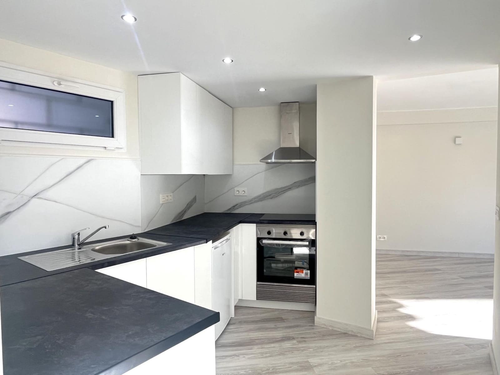 2 slaapkamer Flat te koop in Fuengirola met zwembad - € 320.000 (Ref: 9415852)