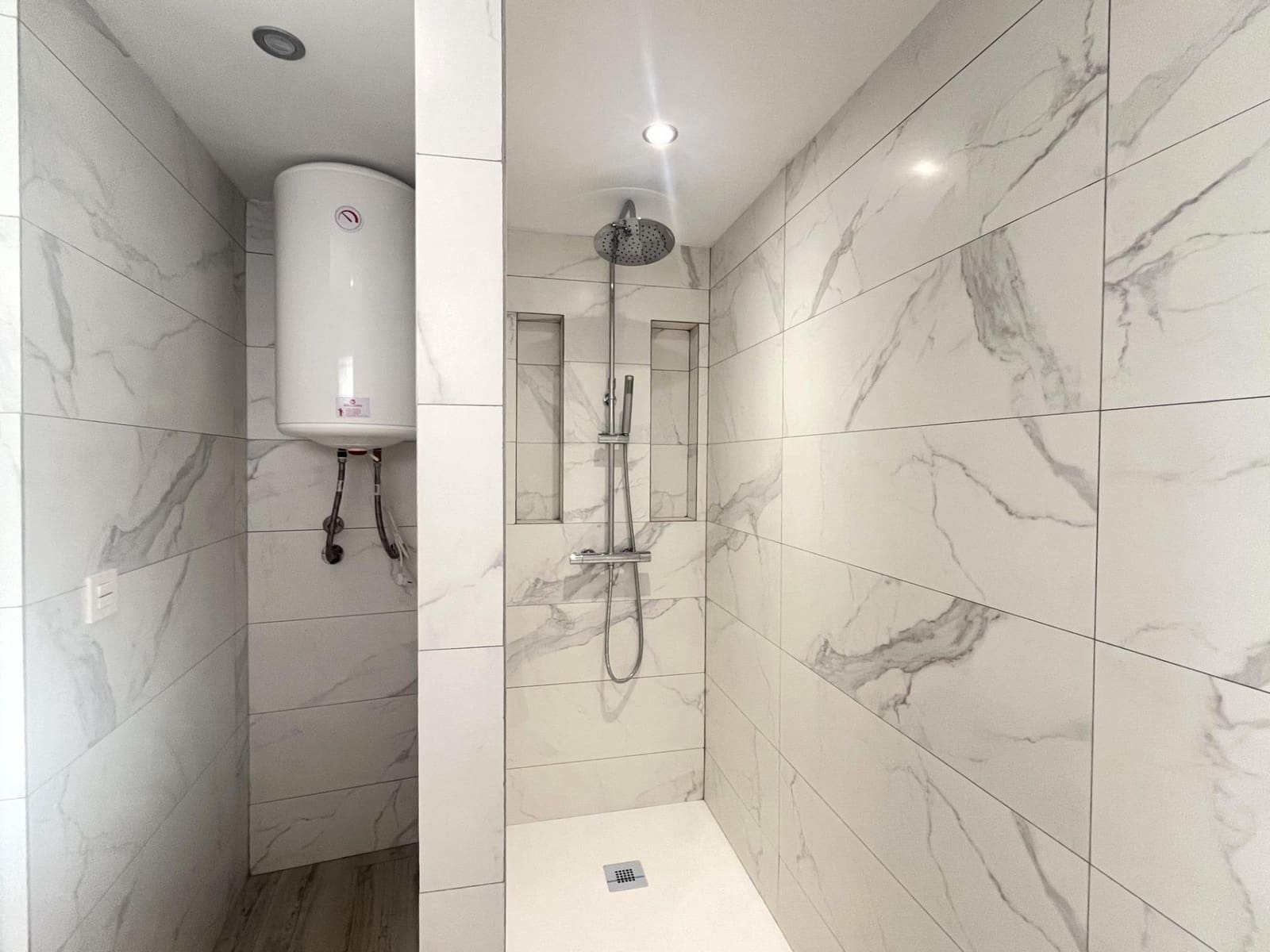 2 slaapkamer Flat te koop in Fuengirola met zwembad - € 320.000 (Ref: 9415852)