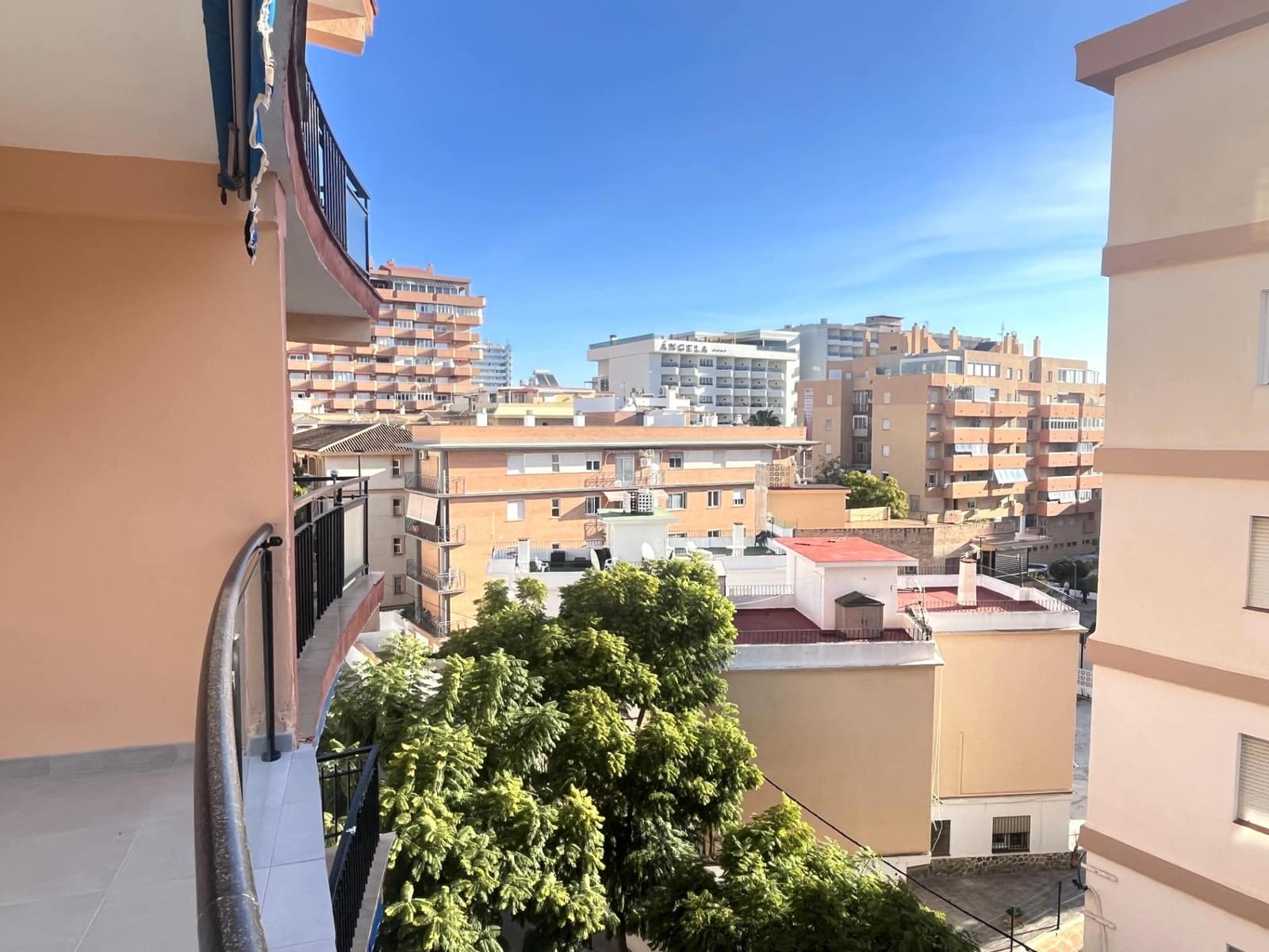 2 slaapkamer Flat te koop in Fuengirola met zwembad - € 320.000 (Ref: 9415852)