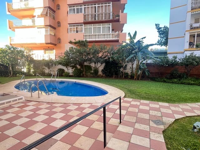 2 bedroom Flat for sale in Los Boliches , Fuengirola with pool - € 320,000 (Ref: 9415852)