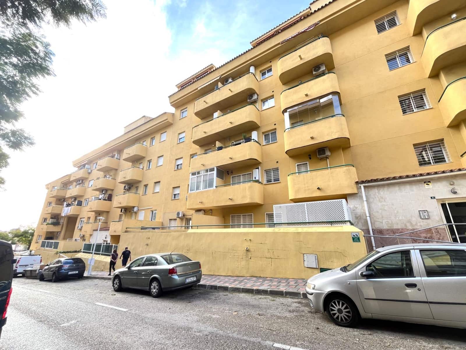 2 Zimmer Apartment zu verkaufen in Fuengirola mit Pool Garage - 260.000 € (Ref: 9568507)
