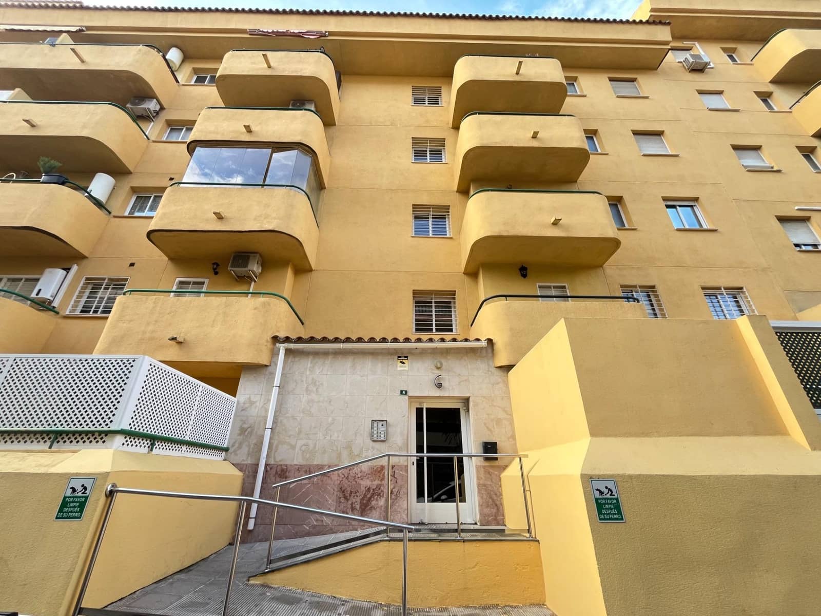 2 Zimmer Apartment zu verkaufen in Fuengirola mit Pool Garage - 260.000 € (Ref: 9568507)