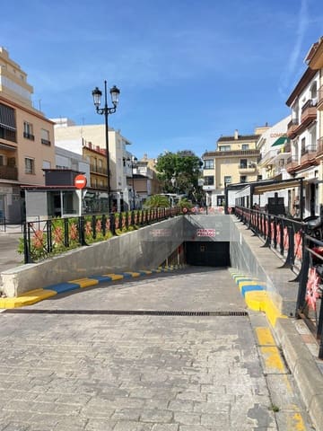 Autotalli myytävänä paikassa Los Boliches , Fuengirola - 45 000 € (Ref: 9899136)