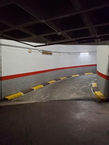 Autotalli myytävänä paikassa Los Boliches , Fuengirola - 45 000 € (Ref: 9899136)