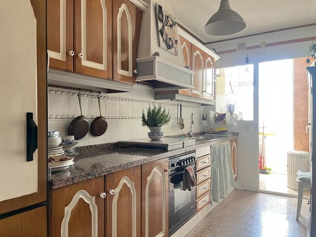 3 slaapkamer Flat te koop in Fuengirola met garage - € 365.000 (Ref: 9998788)