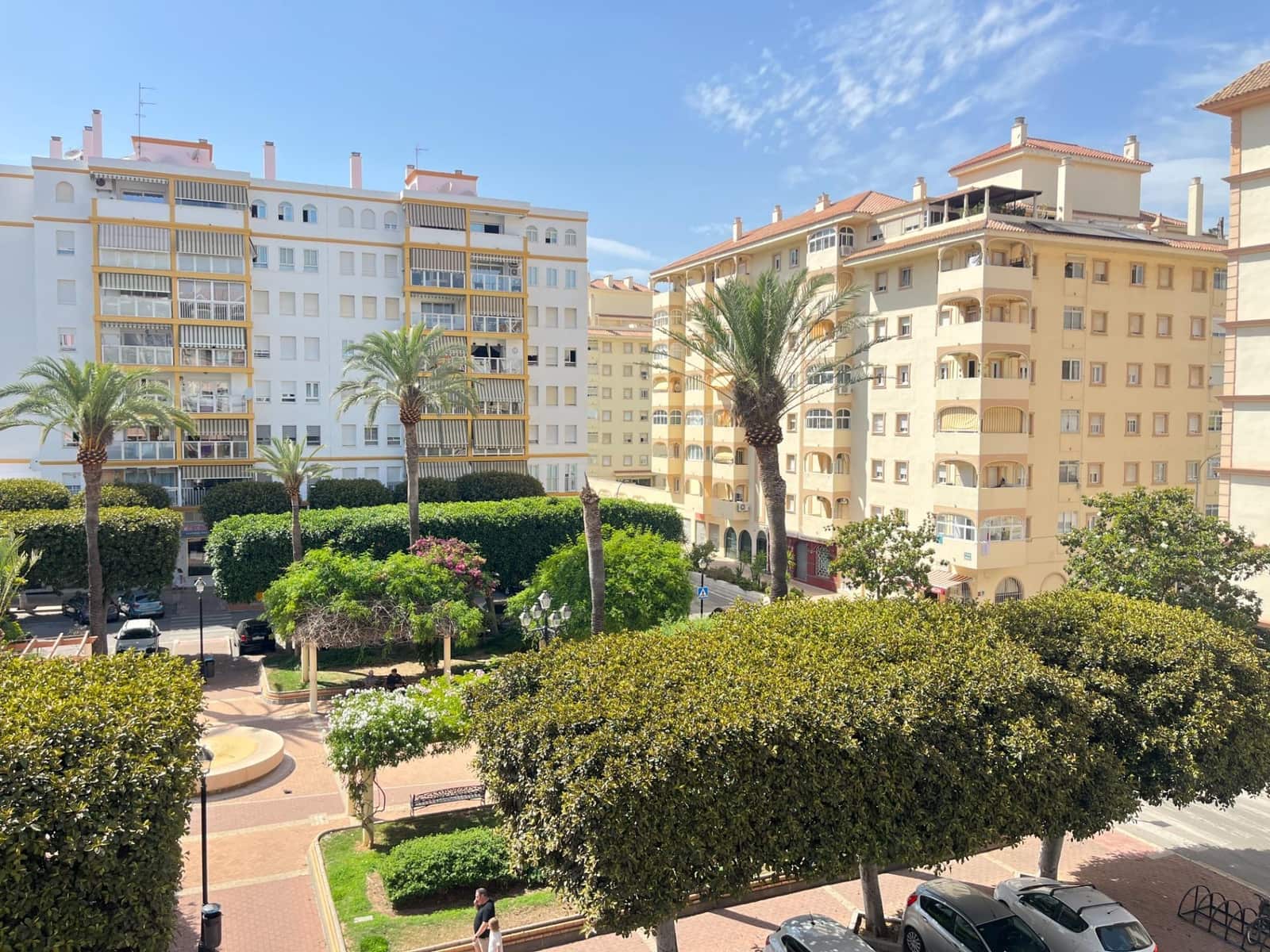 3 makuuhuone Asunto myytävänä paikassa Fuengirola mukana 
autotalli - 365 000 € (Ref: 9998788)