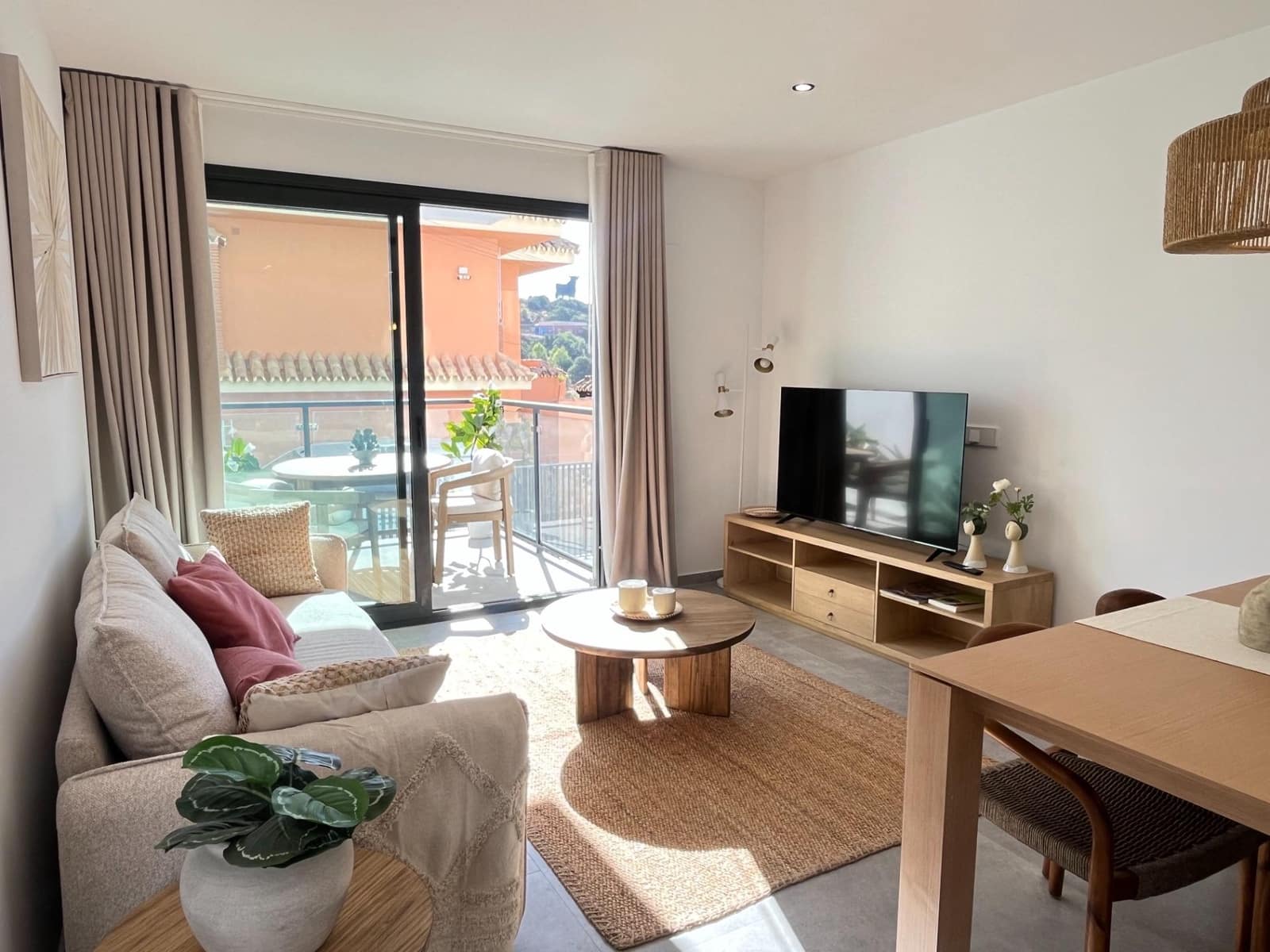 1 bedroom Apartment for rent in Fuengirola with garage - € 1,500 (Ref: 9999604)