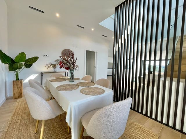 4 sypialnia Willa na sprzedaż w Canyelles z basenem garażem - 649 000 € (Ref: 8139529)