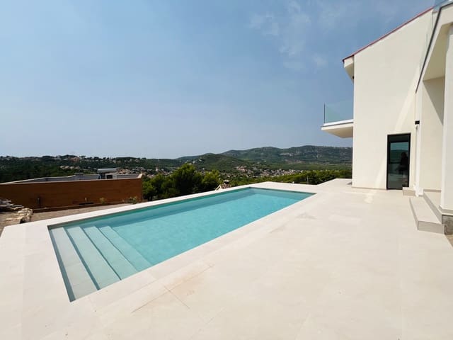 4 soveværelse Villa til salg i Canyelles med swimmingpool garage - € 620.000 (Ref: 8139529)