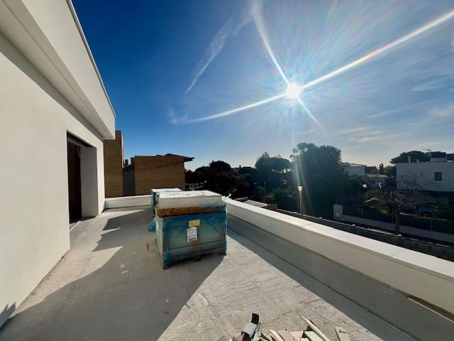 4 makuuhuone Huvila myytävänä paikassa Vilanova i la Geltru mukana uima-altaan 
autotalli - 1 890 000 € (Ref: 8782177)