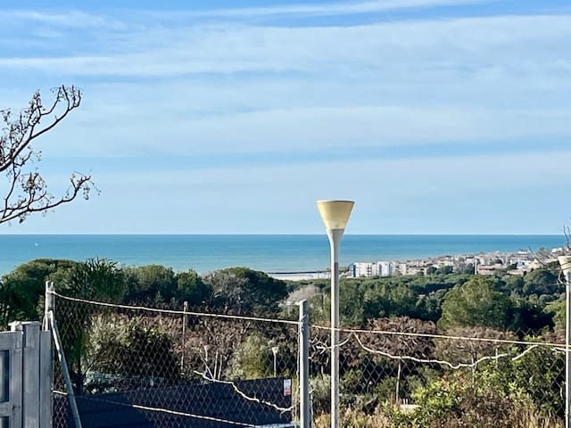 4 makuuhuone Huvila myytävänä paikassa Vilanova i la Geltru mukana uima-altaan 
autotalli - 1 890 000 € (Ref: 8782177)