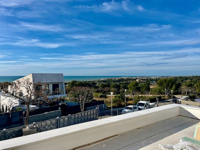 4 makuuhuone Huvila myytävänä paikassa Vilanova i la Geltru mukana uima-altaan 
autotalli - 1 890 000 € (Ref: 8782177)