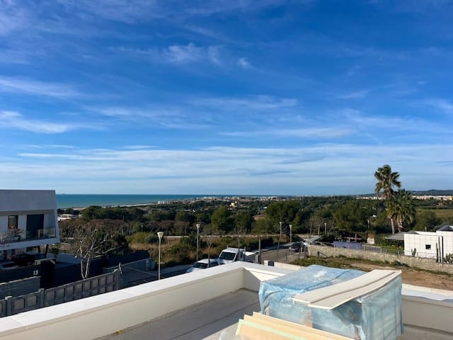 4 makuuhuone Huvila myytävänä paikassa Vilanova i la Geltru mukana uima-altaan 
autotalli - 1 890 000 € (Ref: 8782177)