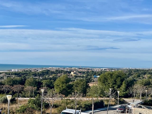 4 makuuhuone Huvila myytävänä paikassa Vilanova i la Geltru mukana uima-altaan 
autotalli - 1 890 000 € (Ref: 8782177)