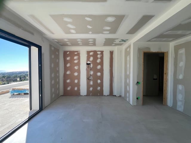 4 makuuhuone Huvila myytävänä paikassa Vilanova i la Geltru mukana uima-altaan 
autotalli - 1 890 000 € (Ref: 8782177)