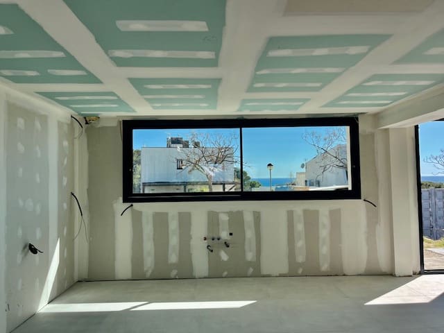 4 makuuhuone Huvila myytävänä paikassa Vilanova i la Geltru mukana uima-altaan 
autotalli - 1 890 000 € (Ref: 8782177)