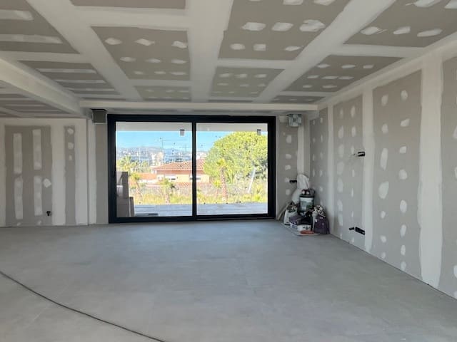 4 makuuhuone Huvila myytävänä paikassa Vilanova i la Geltru mukana uima-altaan 
autotalli - 1 890 000 € (Ref: 8782177)