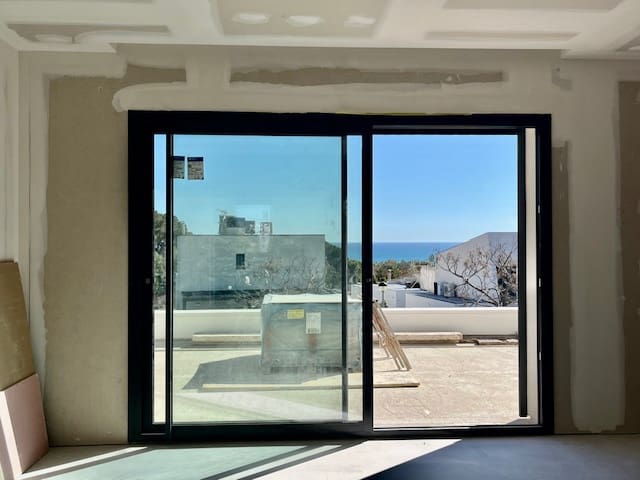 4 makuuhuone Huvila myytävänä paikassa Vilanova i la Geltru mukana uima-altaan 
autotalli - 1 890 000 € (Ref: 8782177)