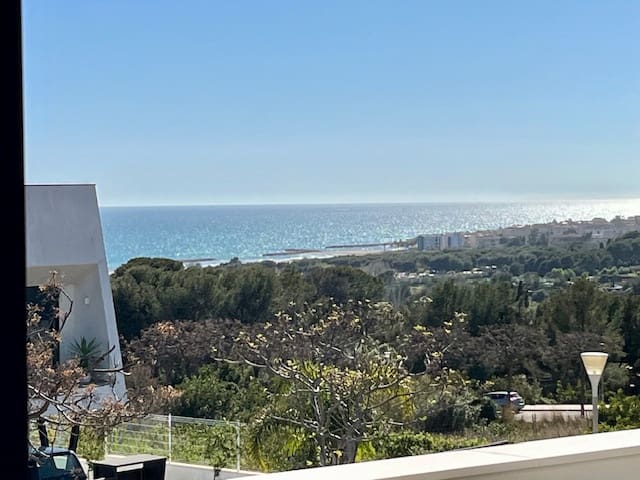 4 makuuhuone Huvila myytävänä paikassa Vilanova i la Geltru mukana uima-altaan 
autotalli - 1 890 000 € (Ref: 8782177)