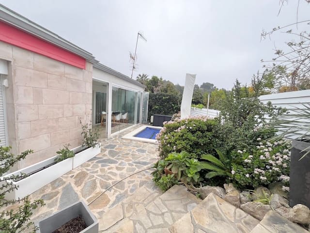 3 bedroom Bungalow for sale in Sant Pere de Ribes with pool - € 450,000 (Ref: 9694014)