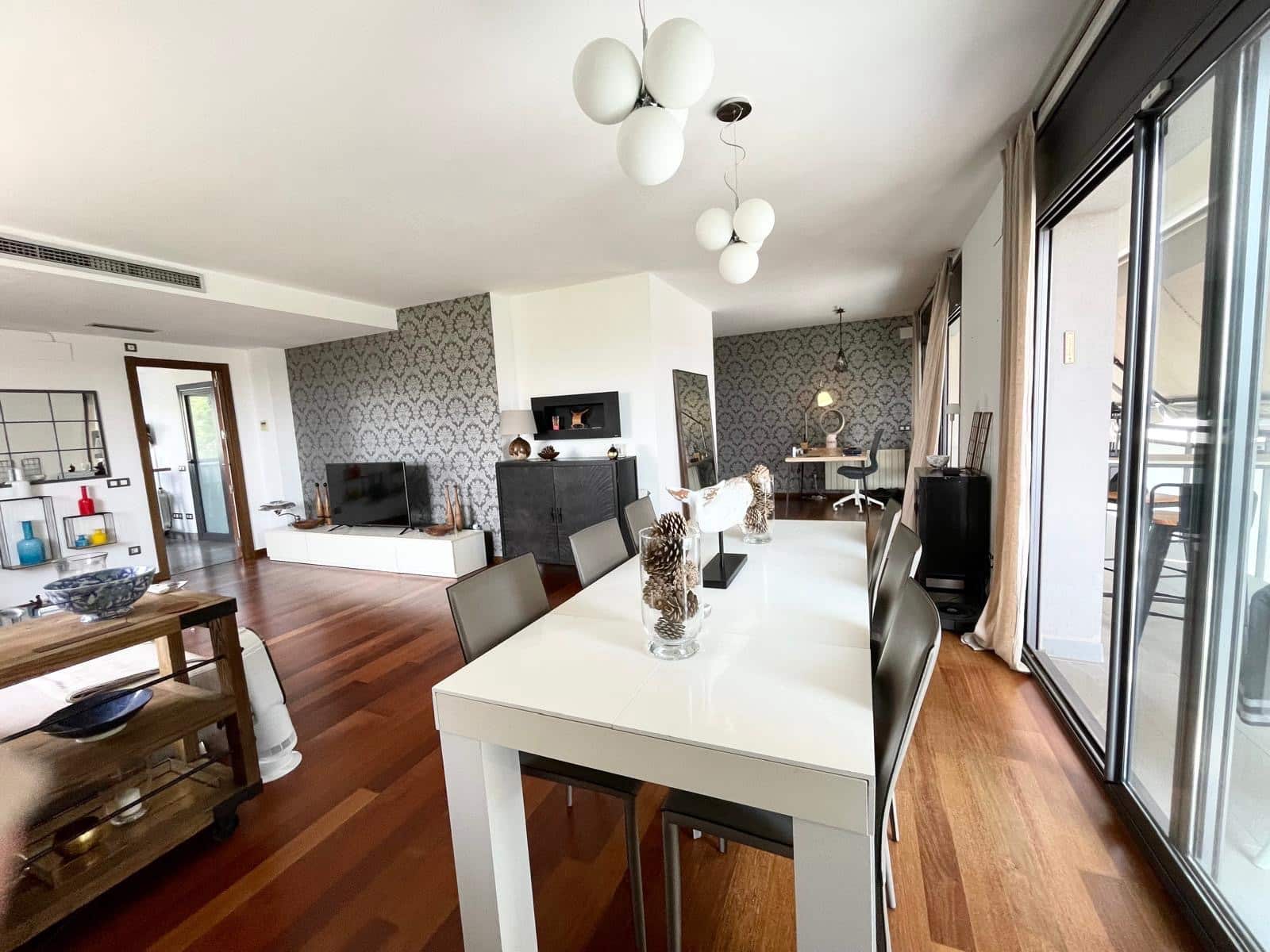 4 quarto Apartamento para arrendar em Sitges com piscina garagem - 3 200 € (Ref: 9788877)