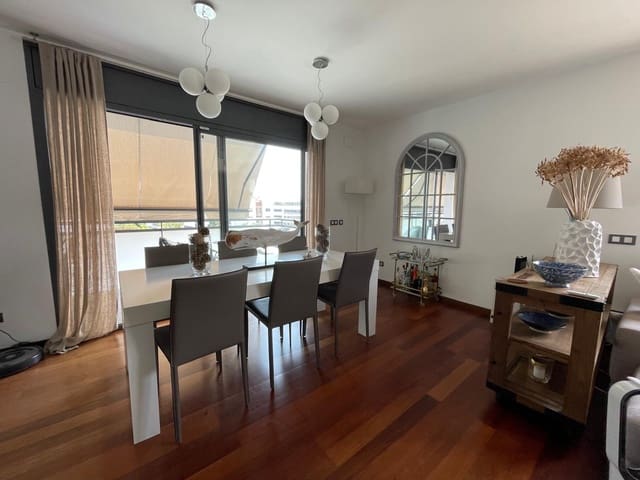 4 quarto Apartamento para arrendar em Sitges com piscina garagem - 3 200 € (Ref: 9788877)