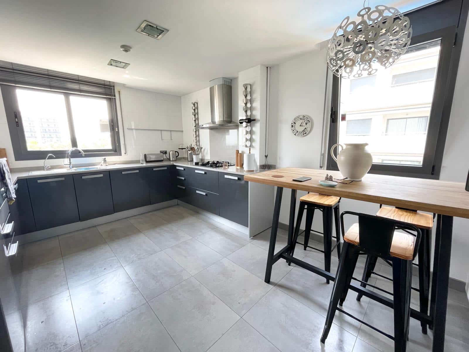 4 quarto Apartamento para arrendar em Sitges com piscina garagem - 3 200 € (Ref: 9788877)