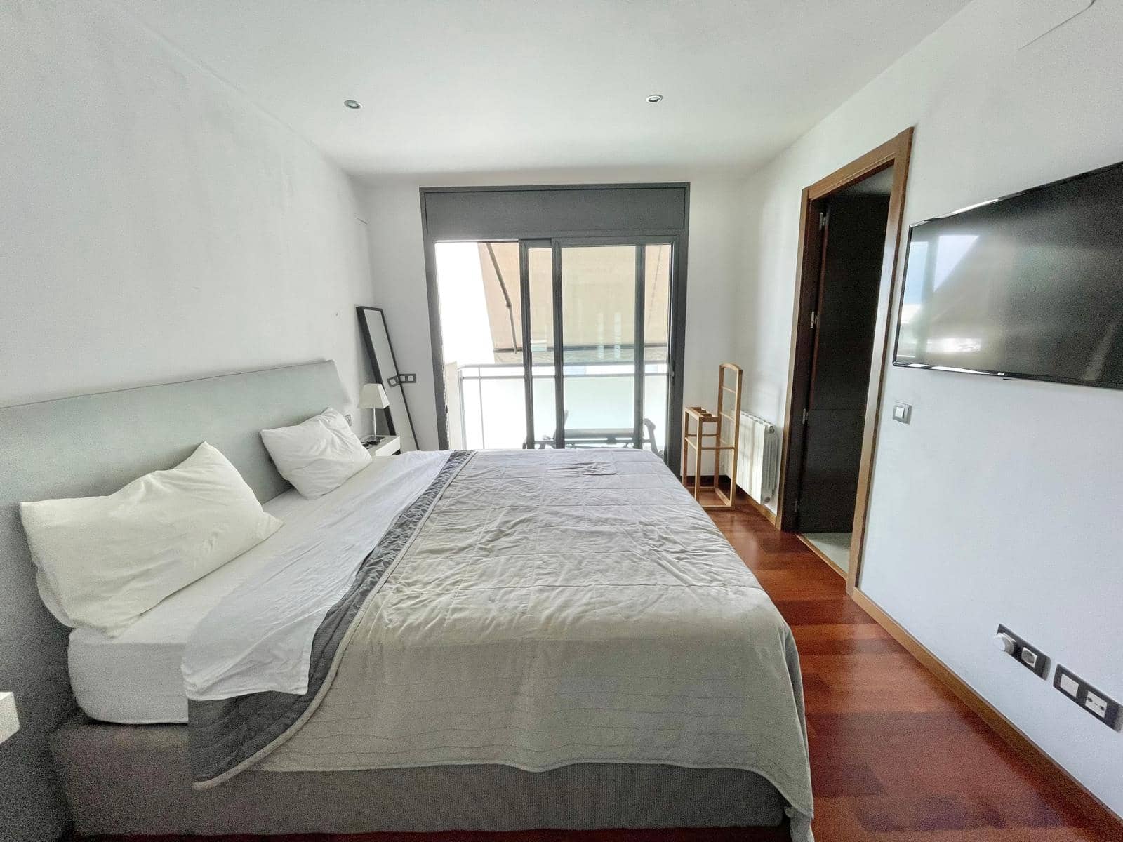 4 quarto Apartamento para arrendar em Sitges com piscina garagem - 3 200 € (Ref: 9788877)