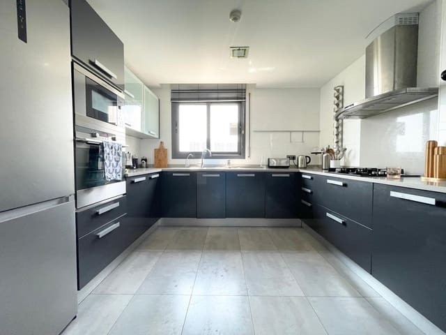 4 quarto Apartamento para arrendar em Sitges com piscina garagem - 3 200 € (Ref: 9788877)