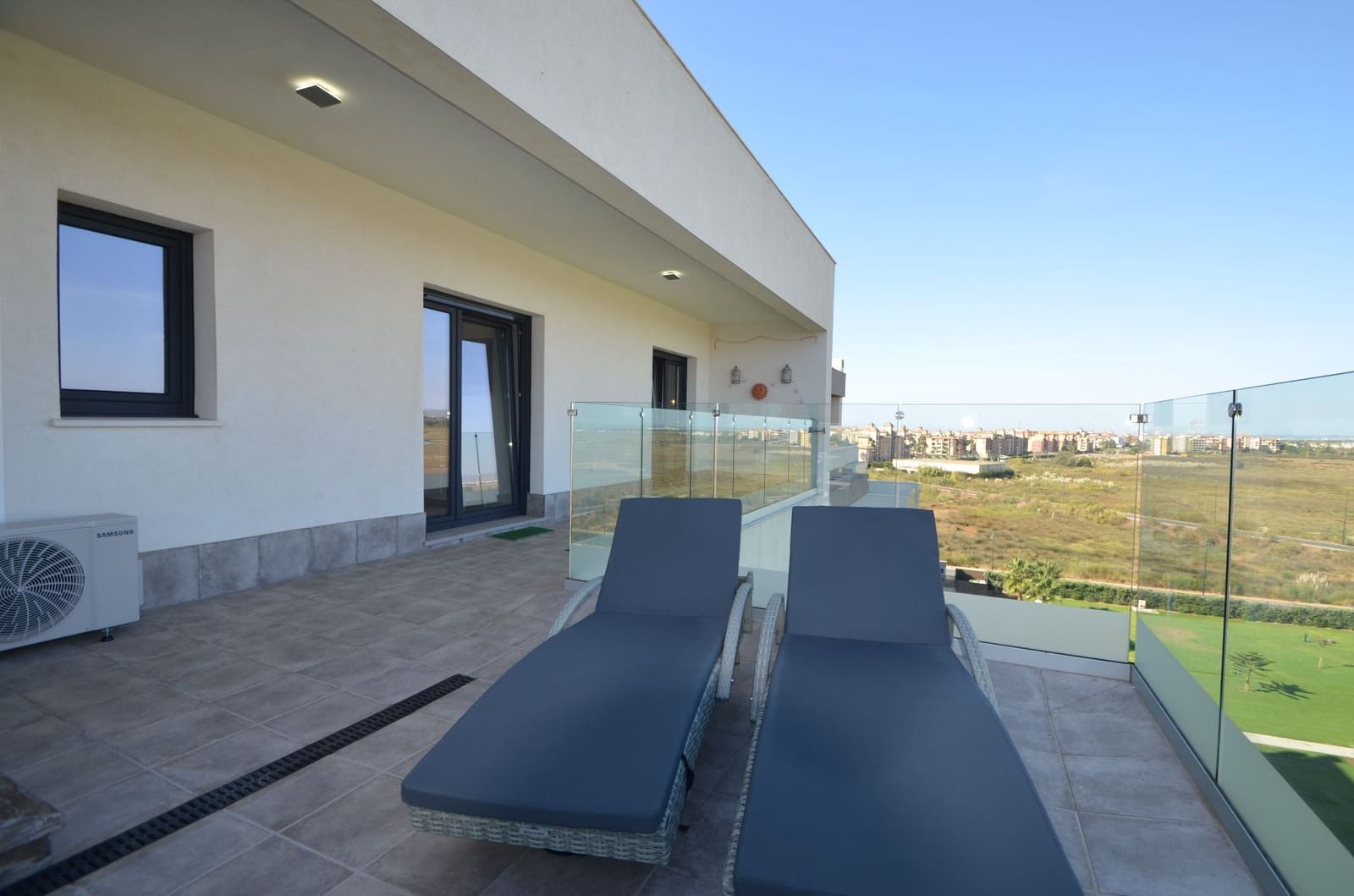 Ático de 2 habitaciones en Isla Canela en venta con piscina garaje - 455.000 € (Ref: 10101804)