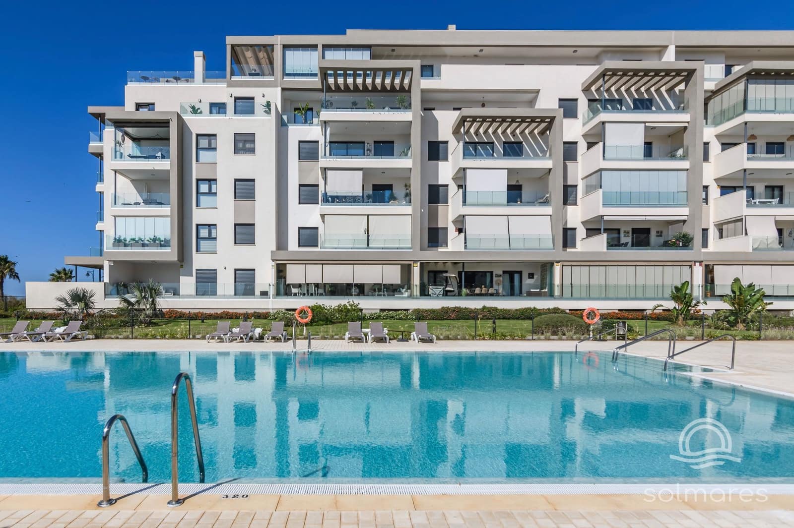 Ático de 2 habitaciones en Isla Canela en venta con piscina garaje - 455.000 € (Ref: 10101804)