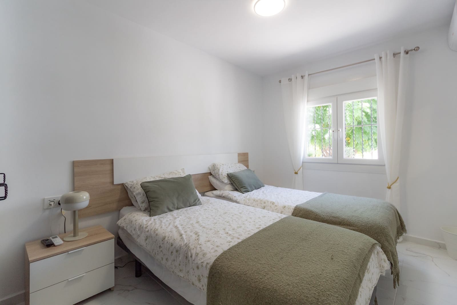 Casa de 4 habitaciones en Villamartin en venta con piscina - 325.000 € (Ref: 10012495)