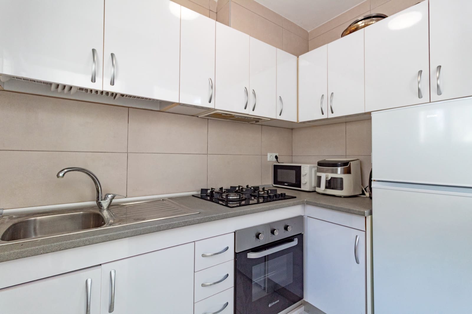 Casa de 4 habitaciones en Villamartin en venta con piscina - 325.000 € (Ref: 10012495)