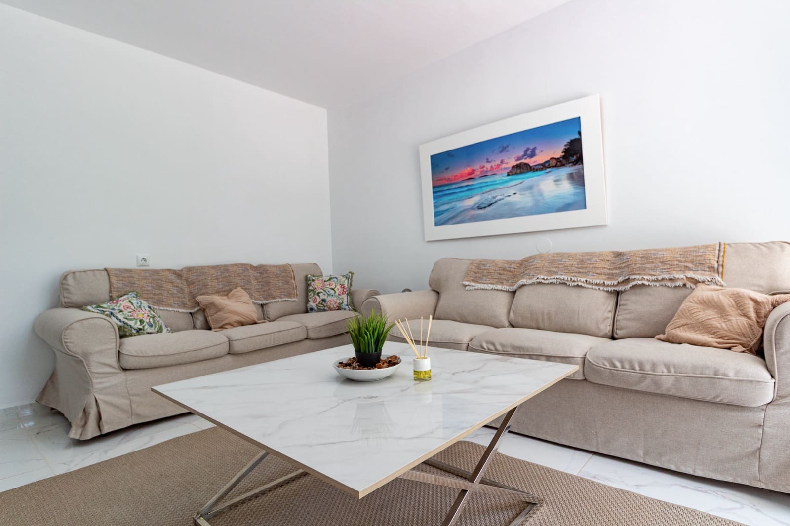 Casa de 4 habitaciones en Villamartin en venta con piscina - 325.000 € (Ref: 10012495)