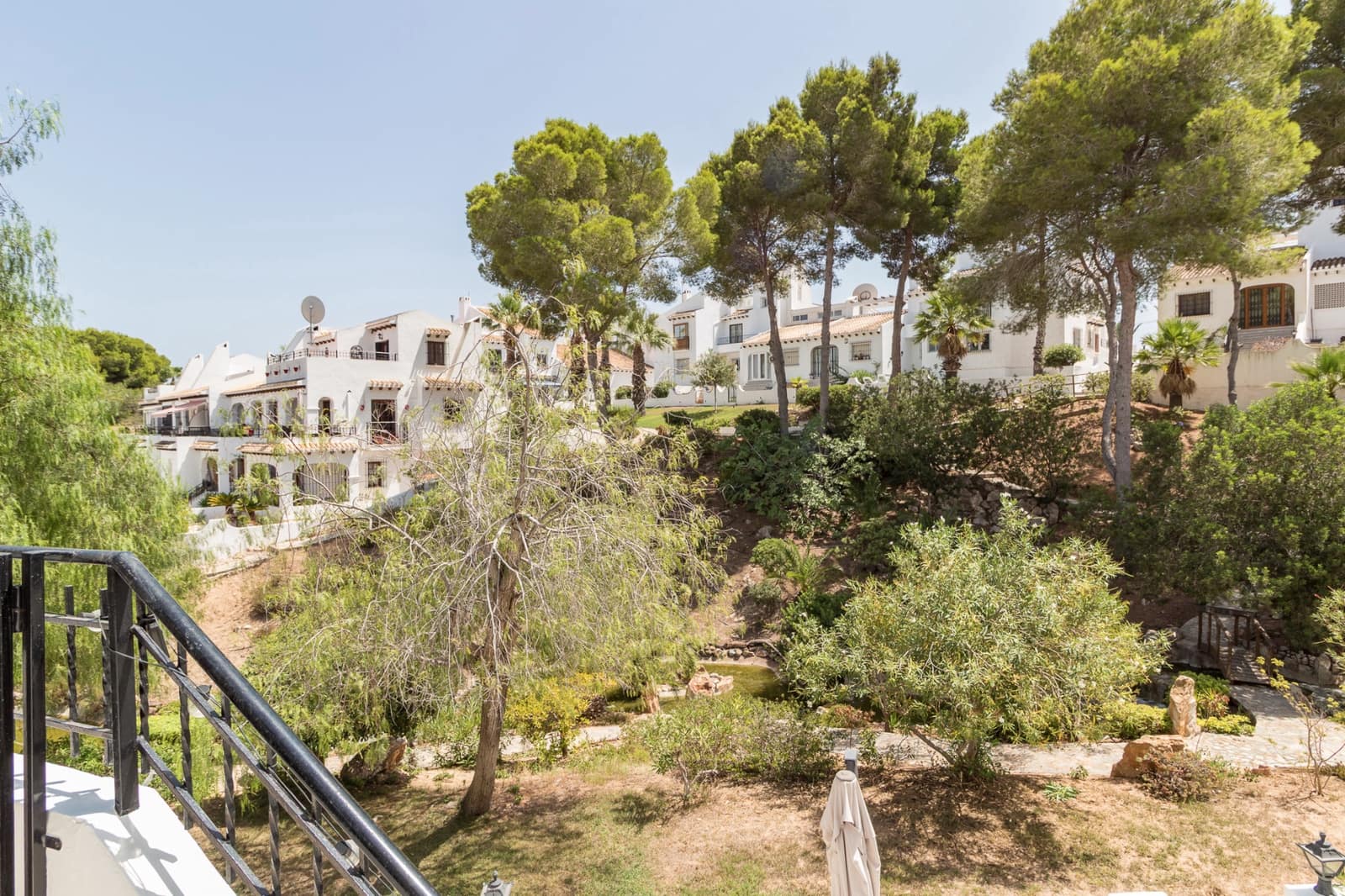 Casa de 4 habitaciones en Villamartin en venta con piscina - 325.000 € (Ref: 10012495)