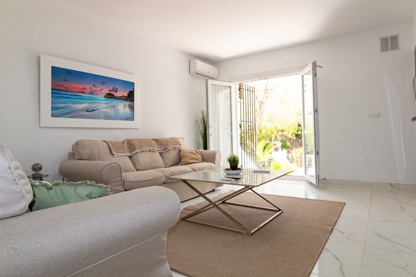 Casa de 4 habitaciones en Villamartin en venta con piscina - 325.000 € (Ref: 10012495)