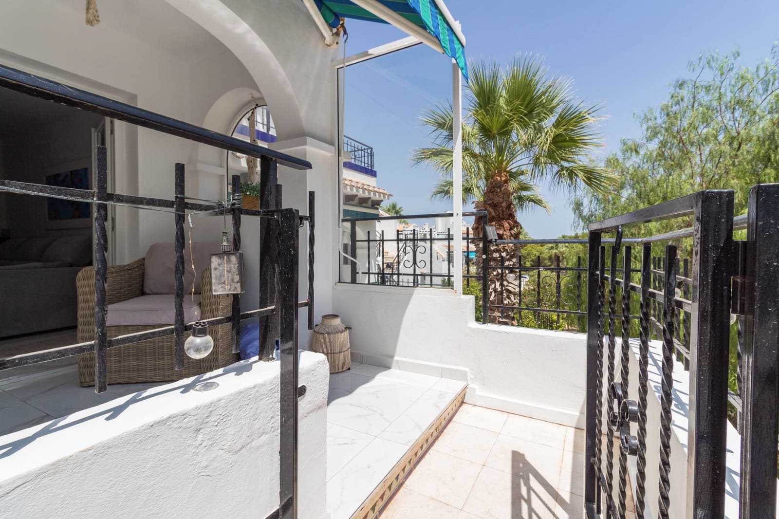 Casa de 4 habitaciones en Villamartin en venta con piscina - 325.000 € (Ref: 10012495)