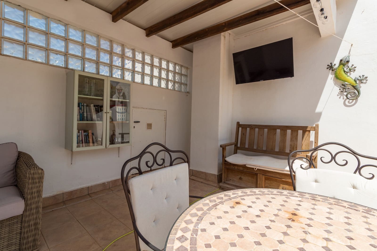 Casa de 4 habitaciones en Villamartin en venta con piscina - 325.000 € (Ref: 10012495)