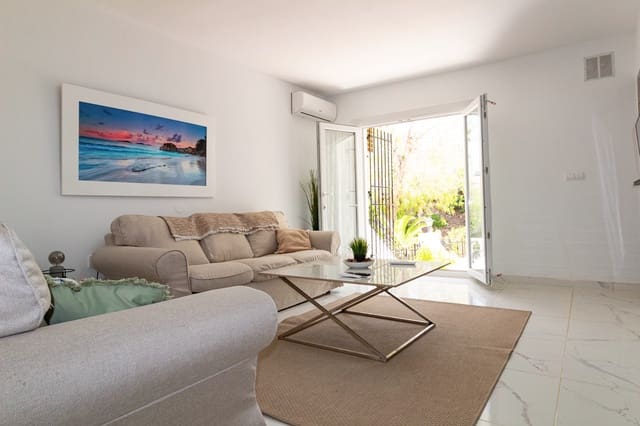 Casa de 4 habitaciones en Villamartin, Orihuela en venta con piscina - 325.000 € (Ref: 10012495)