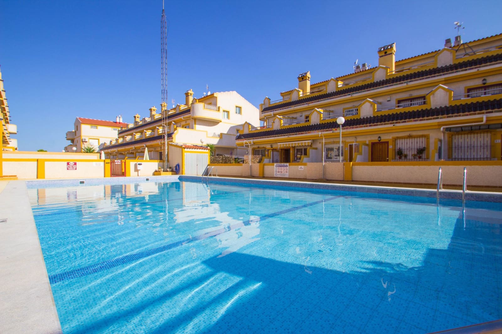 3 sovrum Hus till salu i Playa Flamenca med pool - 199 000 € (Ref: 10034246)