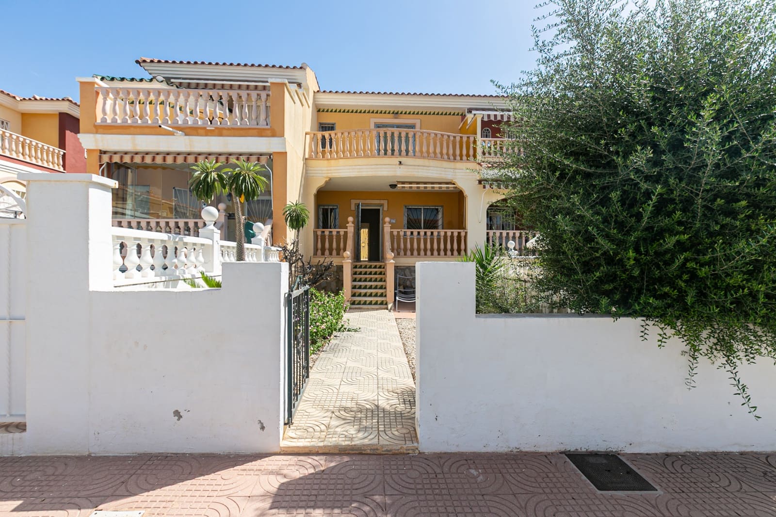 3 bedroom Townhouse for sale in Dona Pepa with pool - € 229,000 (Ref: 10045883)
