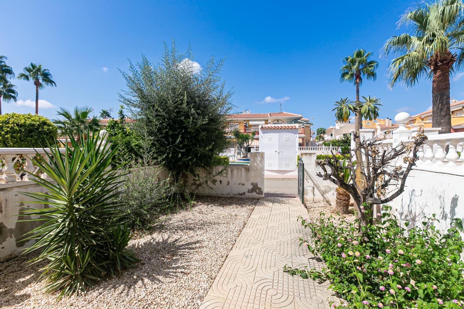 3 bedroom Townhouse for sale in Dona Pepa with pool - € 229,000 (Ref: 10045883)