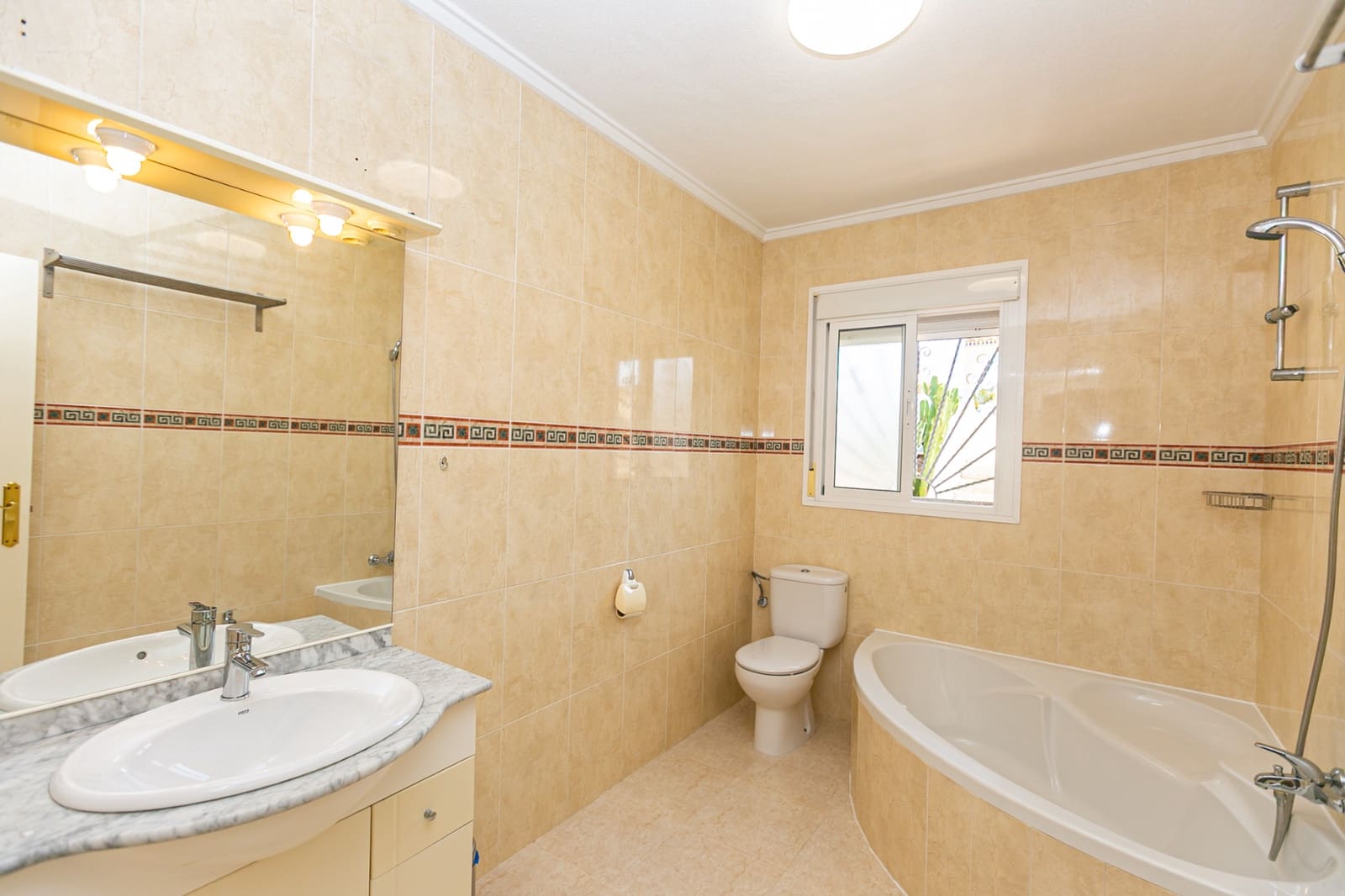 3 bedroom Townhouse for sale in Dona Pepa with pool - € 229,000 (Ref: 10045883)